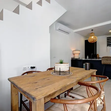 Penthouse Amaryllis - Gerenoveerd Direct Aan Zee Lejlighed *
